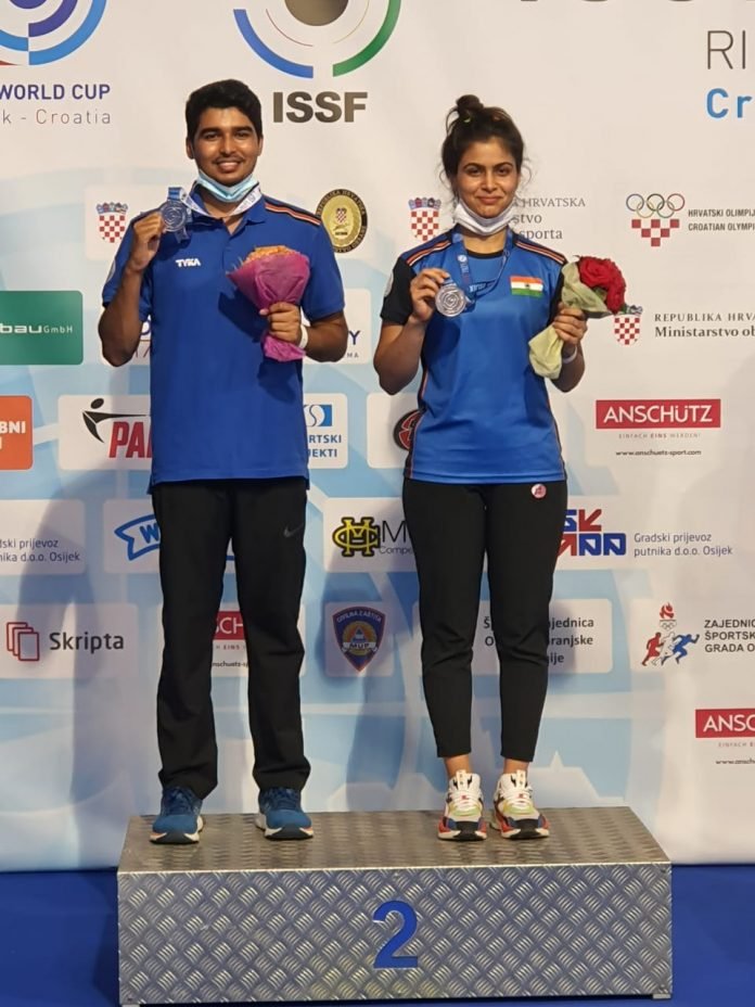 Saurabh Chaudhary and Manu Bhaker pose with their silver medals after the 10m air pistol mixed team at the ISSF World Cup in Osijek, Croatia, on Saturday.