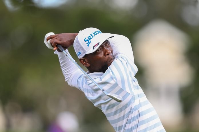 the swing changes Siyanda Mwandla put in place with coach Emile Steinmann are starting to settle in as the Sunshine Tour now starts building towards the big end-of-year tournaments. Photo: Carl Fourie/Sunshine Tour/Gallo Images